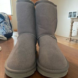 Uggs Gray. Womens 9